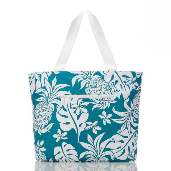 Aloha Collection Day Tripper Bag - Picture 2 of 13